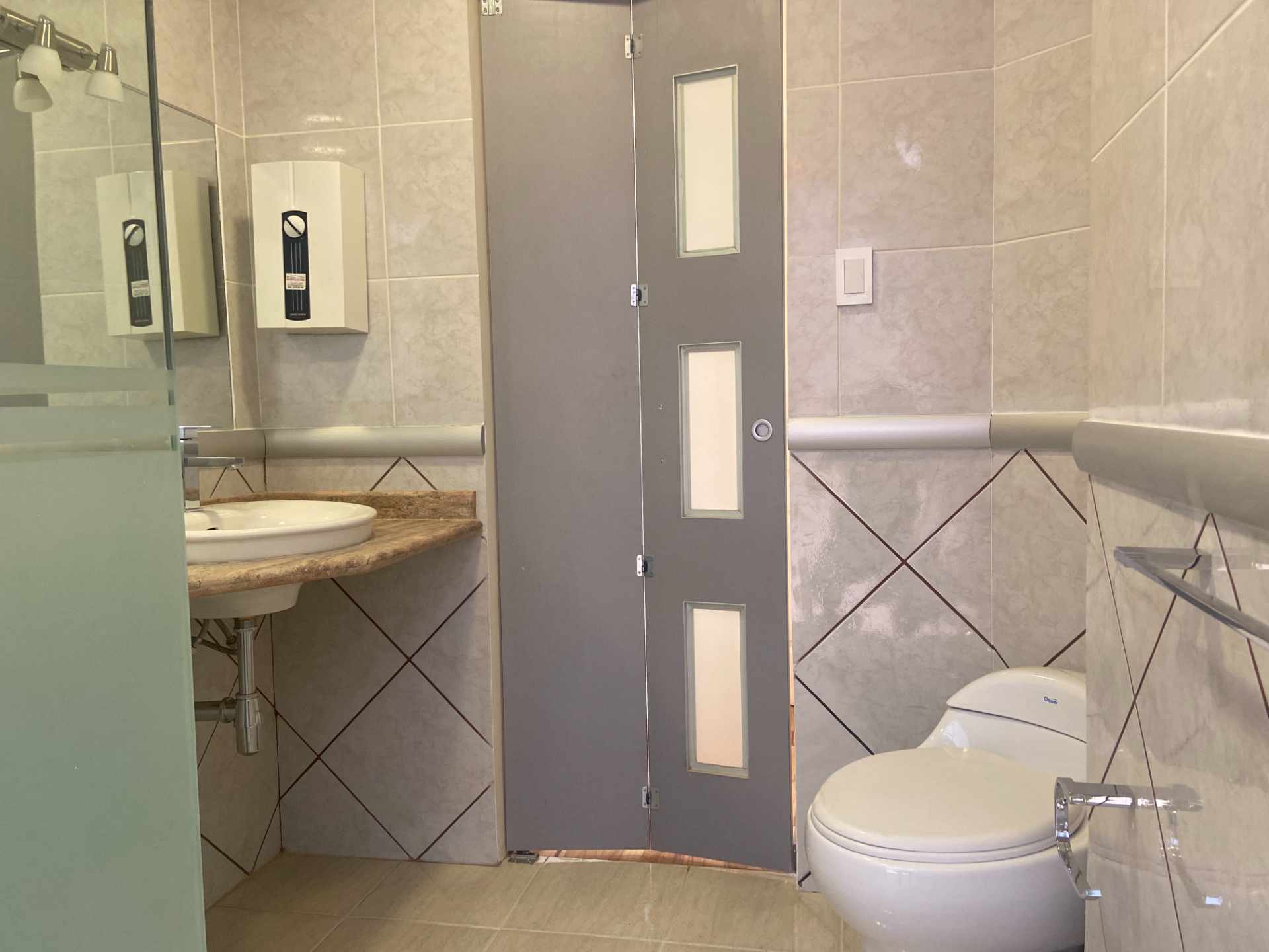 Departamento Av las Violetas #22 Altura calle 31 Foto 4