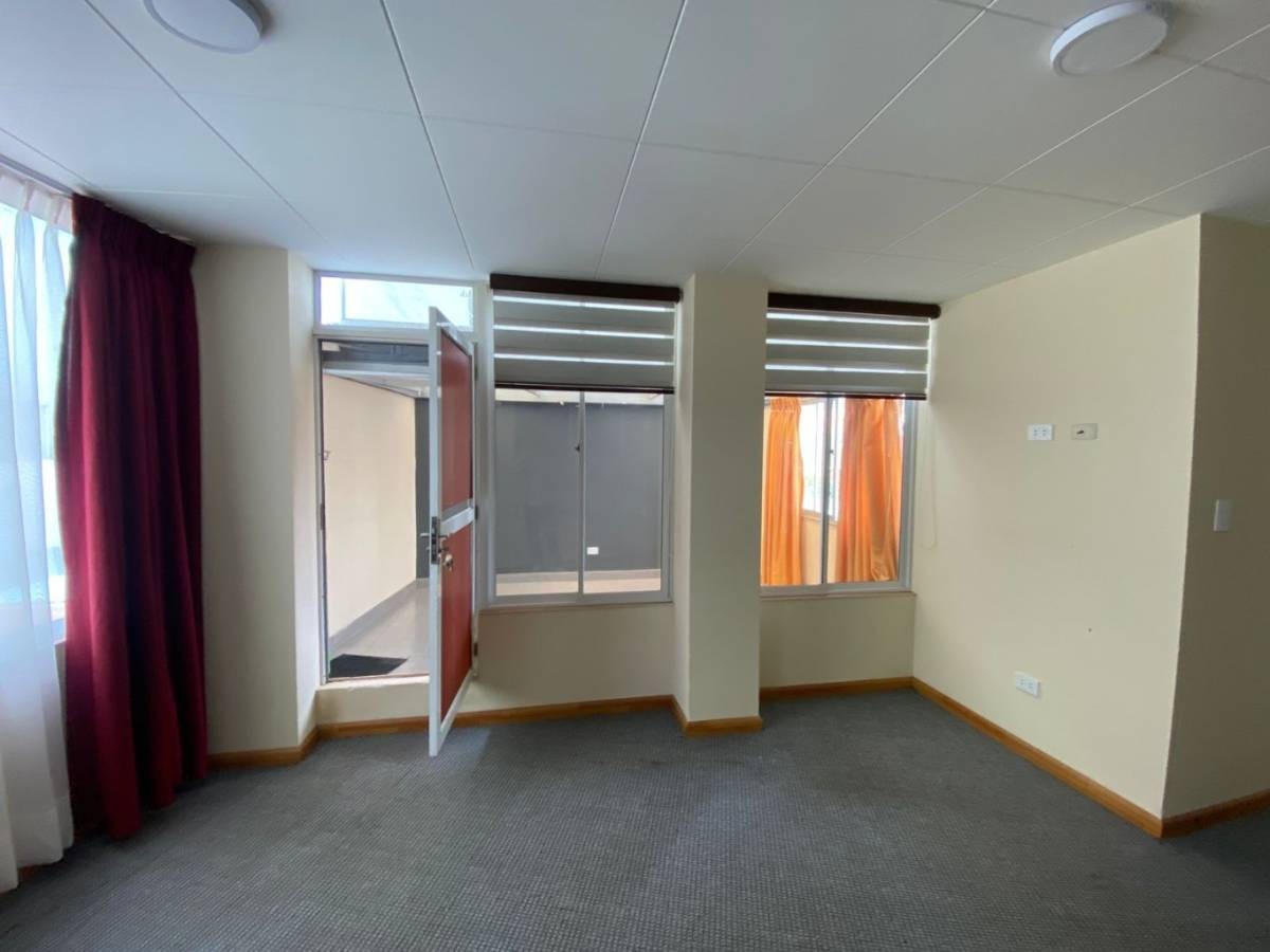 Departamento en San Miguel en La Paz 1 dormitorios 2 baños  Foto 4