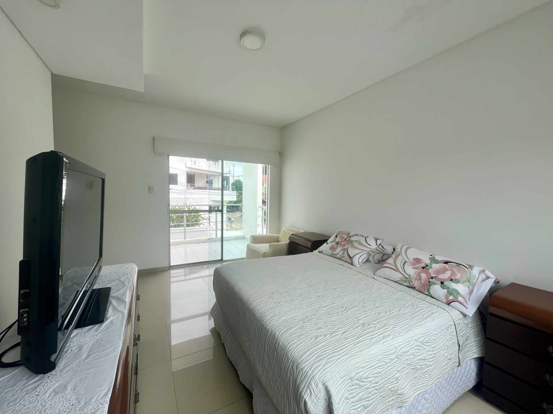 Casa en Entre 3er y 4to anillo Oeste en Santa Cruz de la Sierra 3 dormitorios 3 baños 2 parqueos Foto 9