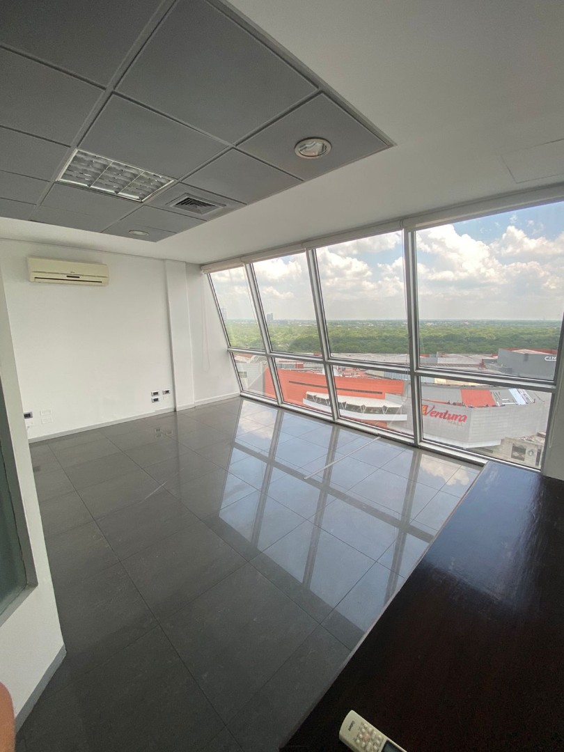 Oficina en Equipetrol en Santa Cruz de la Sierra 3 dormitorios 1 baños 2 parqueos Foto 11