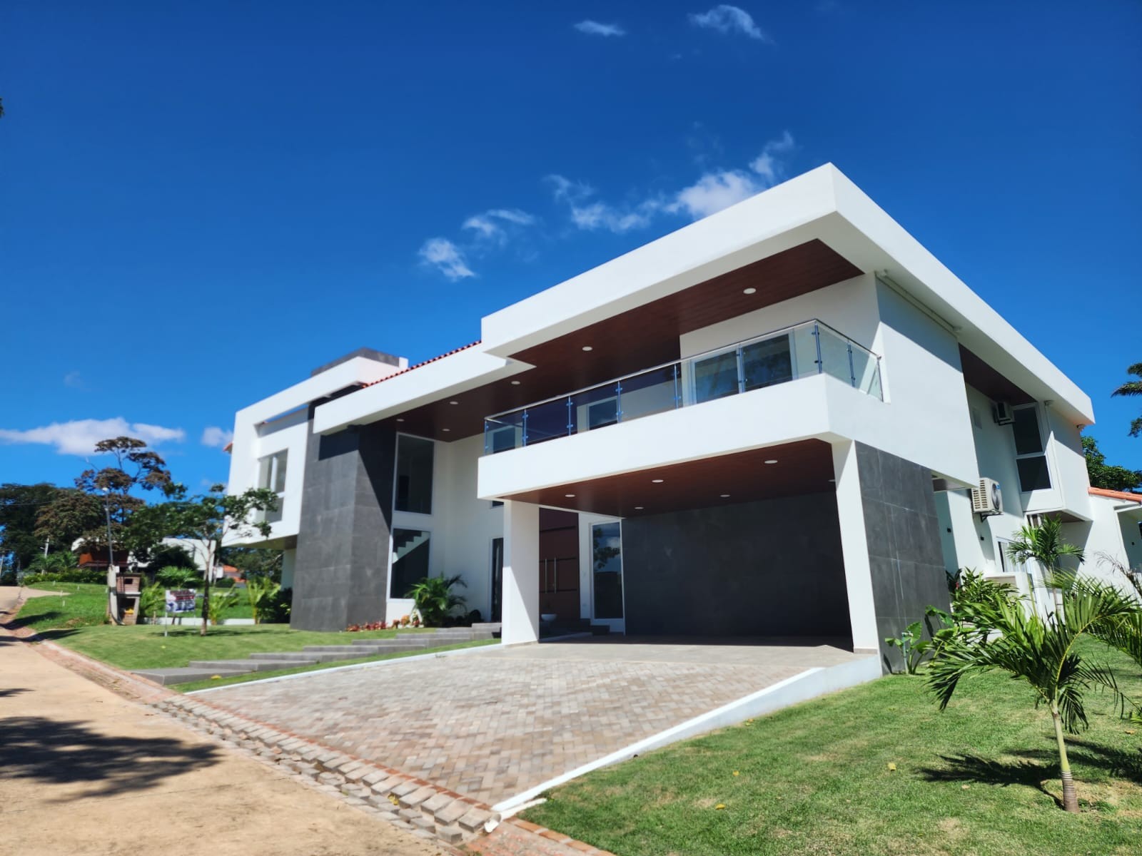 En Venta a $us 690,000 Foto 1