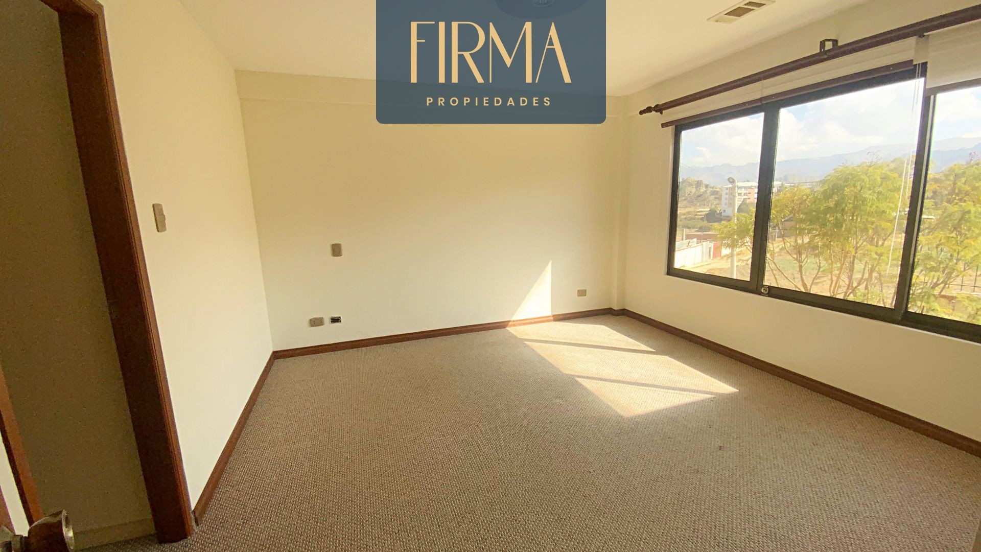 Casa en VentaLas Lomas de Achumani  3 dormitorios 3 baños 2 parqueos Foto 8