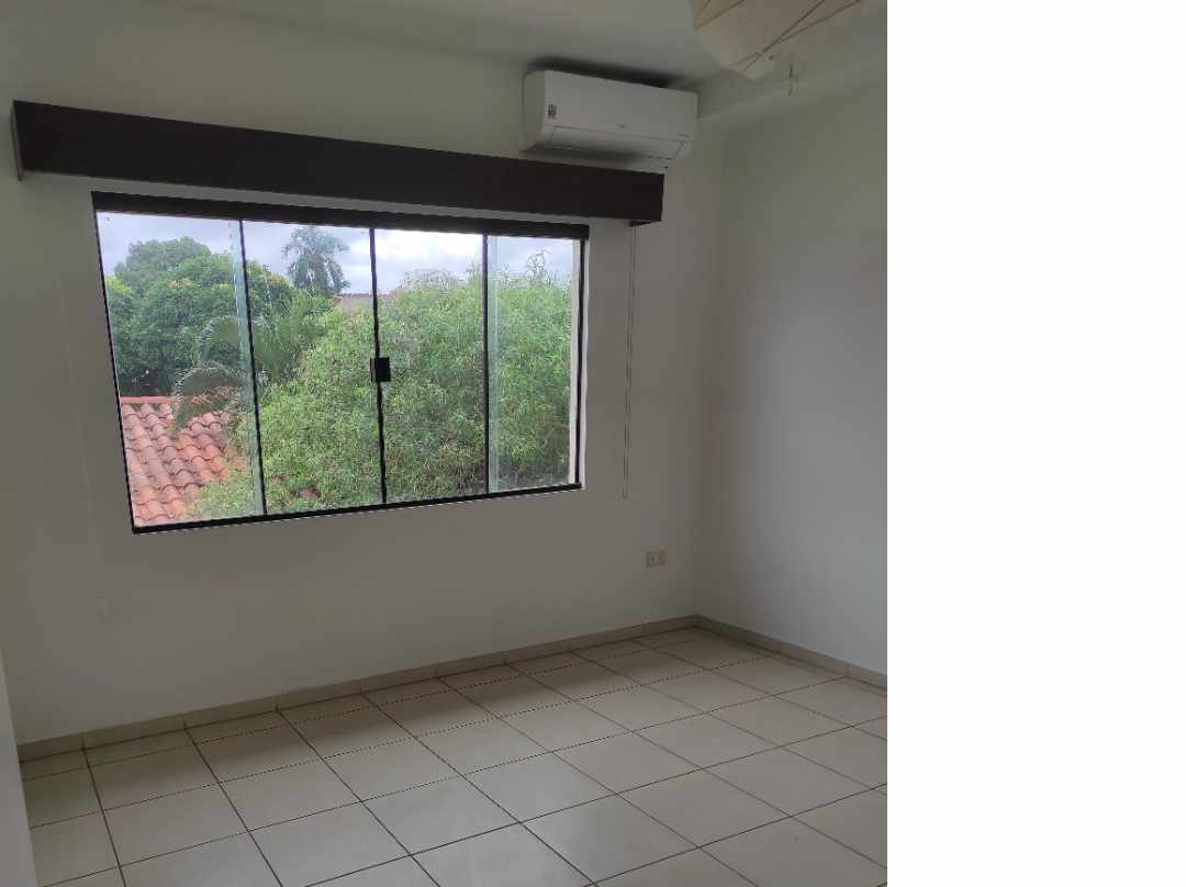 Casa en Entre 2do y 3er anillo Norte en Santa Cruz de la Sierra 3 dormitorios 3 baños 2 parqueos Foto 12