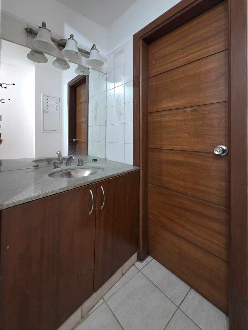 Departamento en Entre 1er y 2do anillo Oeste en Santa Cruz de la Sierra 3 dormitorios 2 baños 1 parqueos Foto 13