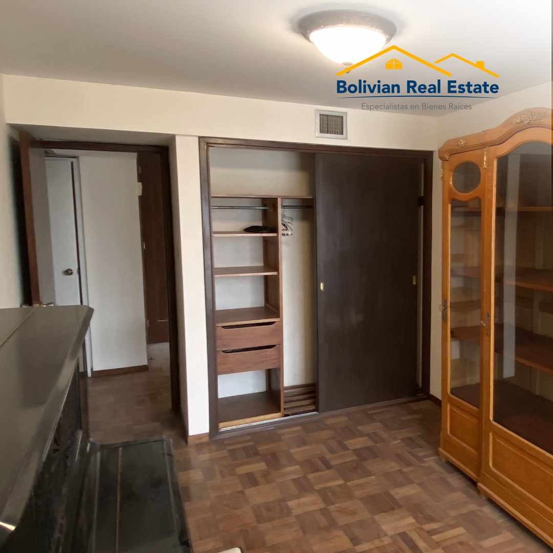 Departamento en VentaDEPARTAMENTO DE 2 DORMITORIOS EN VENTA SOBRE LA AV. ARCE 2 dormitorios 2 baños 1 parqueos Foto 4