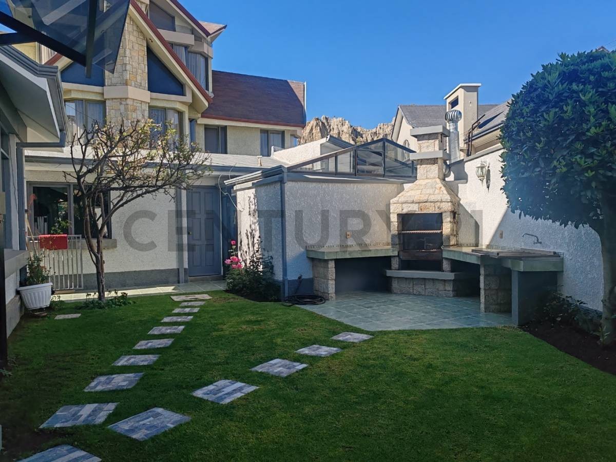 Casa en VentaACHUMANI CONDOMINIO LAS VILLAS 4 dormitorios 5 baños 1 parqueos Foto 3