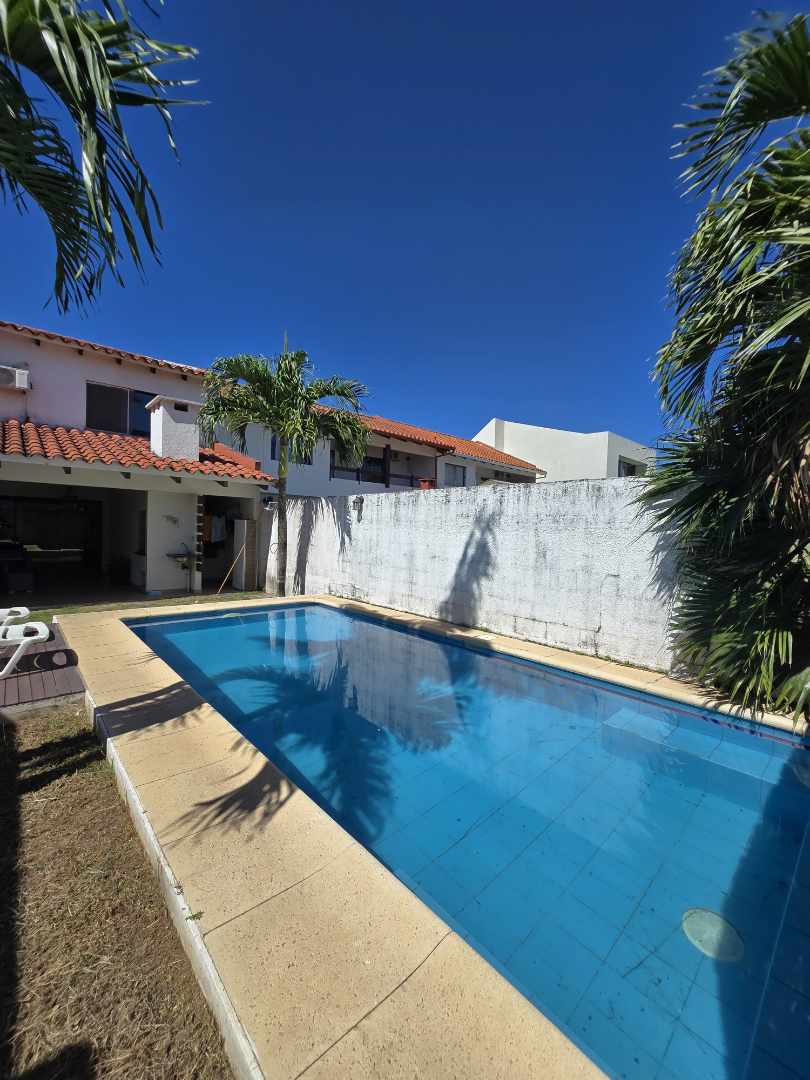 Casa en VentaZONA NORTE Km 8   1 /2 4 dormitorios 4 baños 2 parqueos Foto 7
