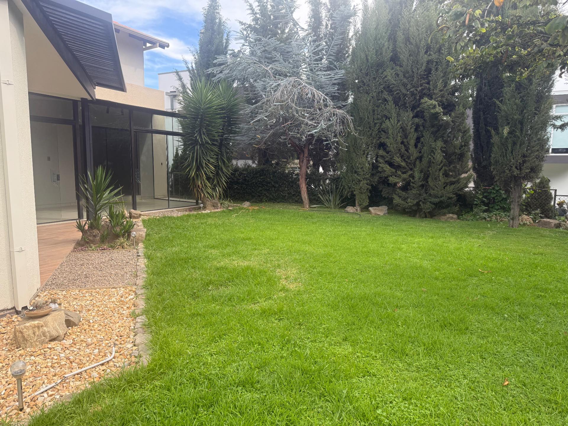 Casa en AlquilerUrbanización bosque norte  4 dormitorios 4 baños 3 parqueos Foto 2