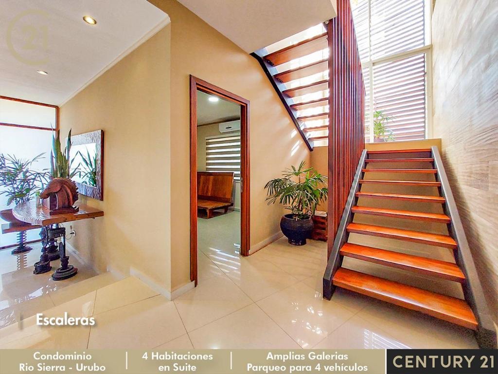 Casa en Urubó en Santa Cruz de la Sierra 4 dormitorios 5 baños 4 parqueos Foto 13