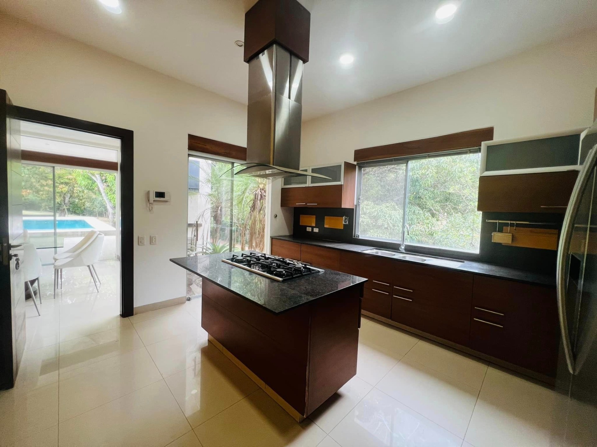 Casa en AlquilerCONDOMINIO JARDINES DEL URUBO  4 dormitorios 5 baños 3 parqueos Foto 18