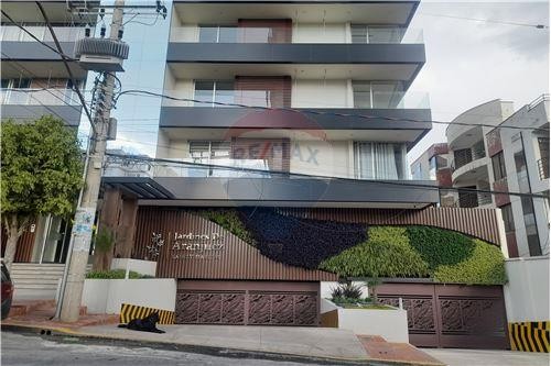 Departamento en Aranjuez en Cochabamba 3 dormitorios 4 baños 1 parqueos Foto 2