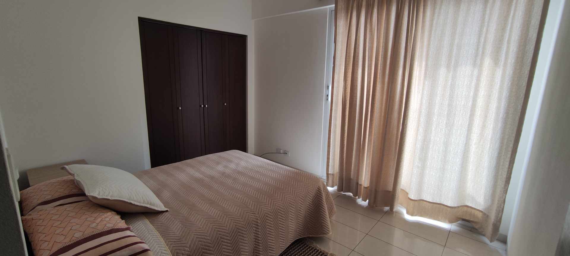 Departamento en AlquilerCalle Cochabamba esquina Av Irala Foto 11