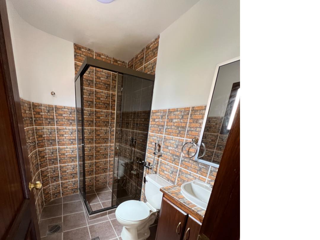 Casa en Achumani en La Paz 5 dormitorios 5 baños 2 parqueos Foto 40