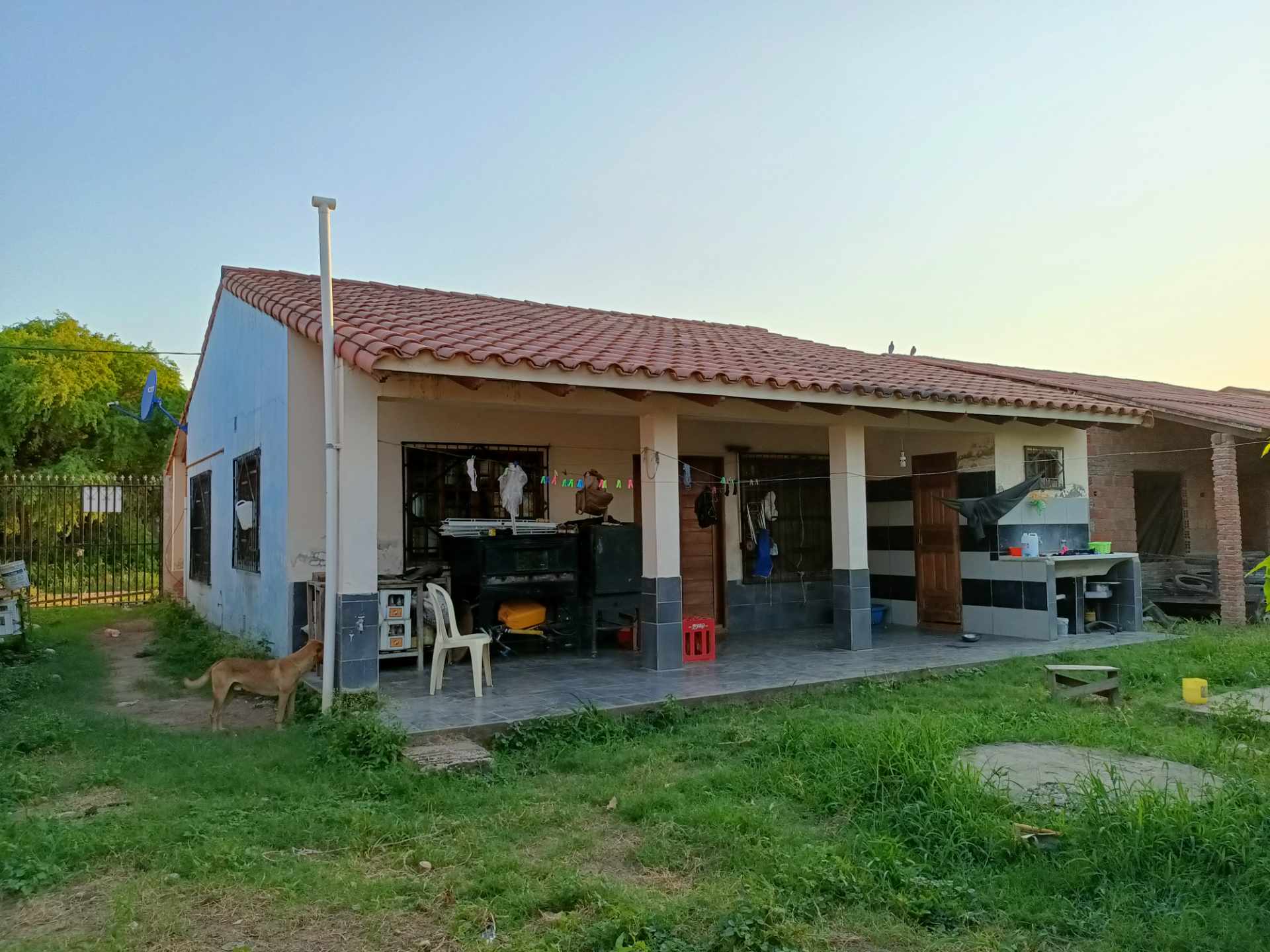 Casa Urb. Leónidas, Barrio el Terrado III. Cerca a Mercado Bicentenario Foto 3