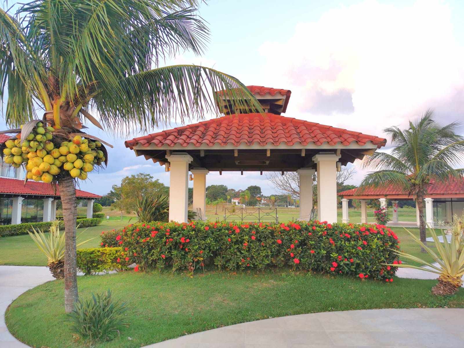 Casa en VentaAV. BANZER - CONDOMINIO CASA DE  CAMPO 4 dormitorios 4 baños 2 parqueos Foto 25