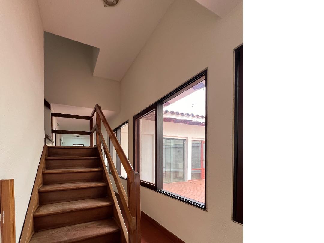 Casa en Entre 3er y 4to anillo Oeste en Santa Cruz de la Sierra 6 dormitorios 3 baños 4 parqueos Foto 5