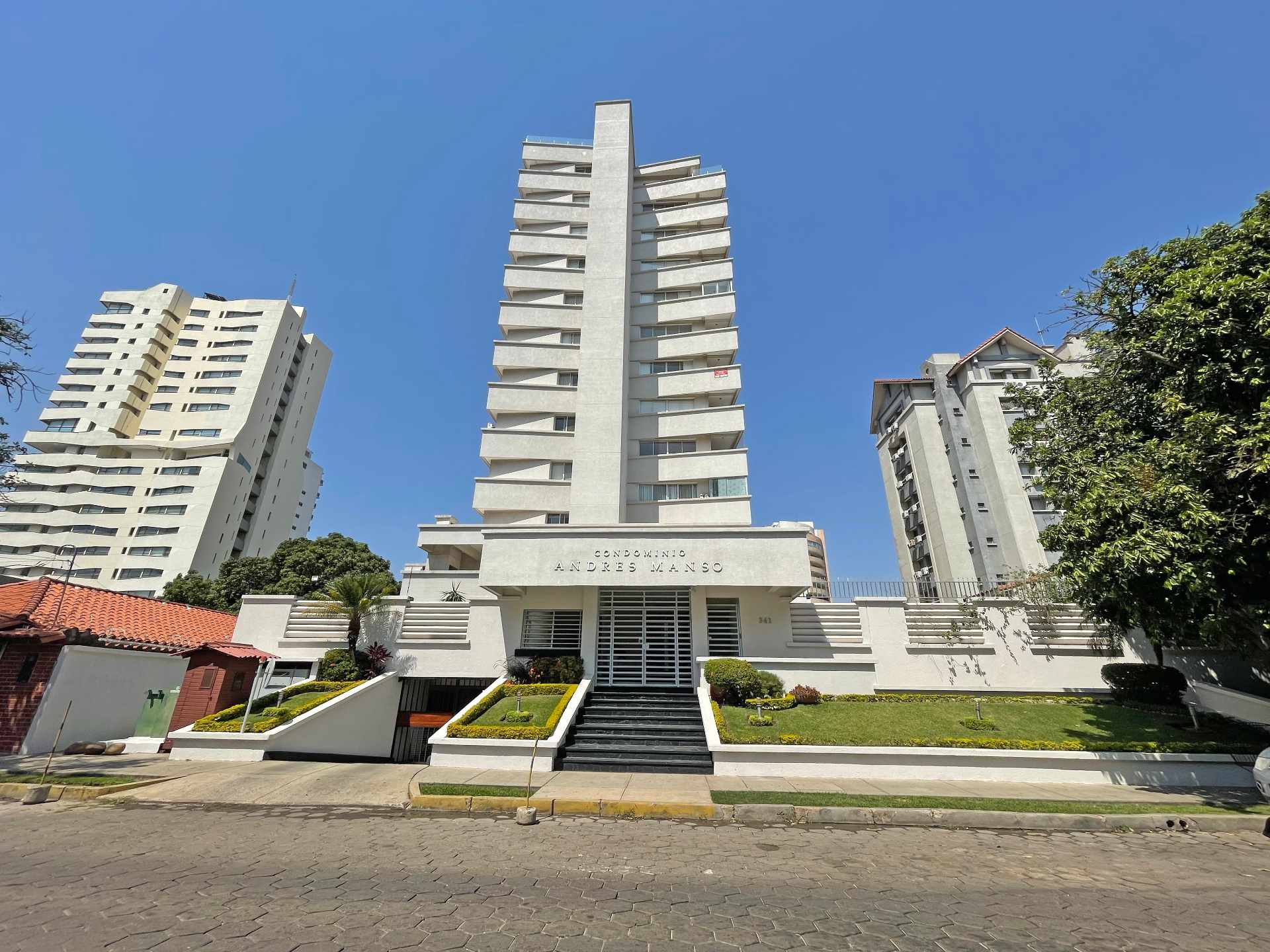 Departamento en VentaCalle Andres Manso, entre Av. Las Americas y C/Monseñor Santistevan Foto 1