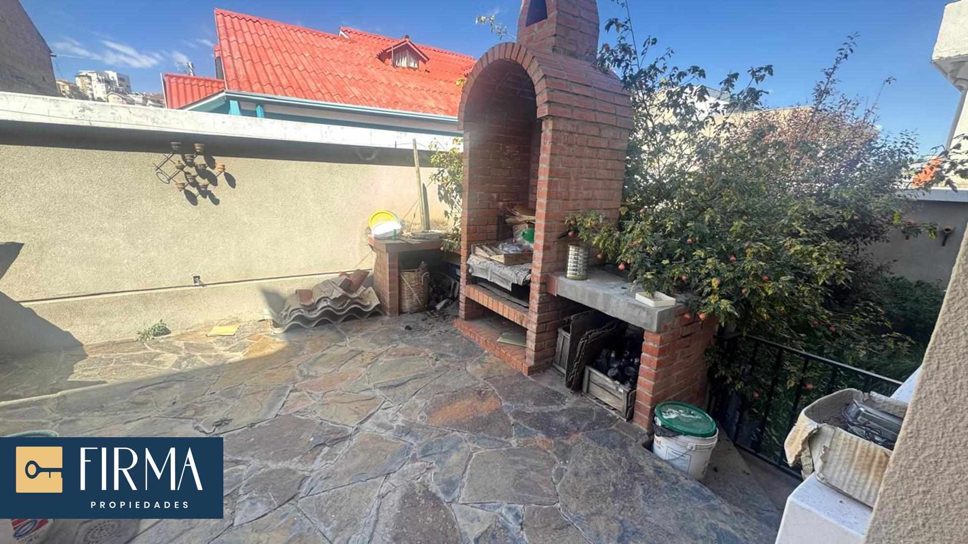 Casa en Achumani en La Paz 6 dormitorios 4 baños 2 parqueos Foto 10