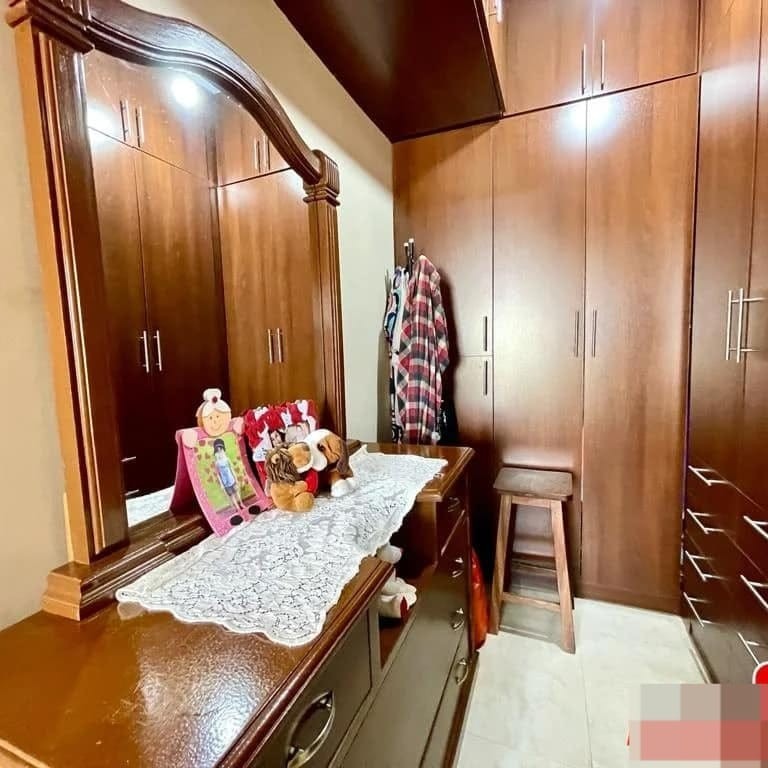 Casa en Entre 8vo y 9no anillo Norte en Santa Cruz de la Sierra 4 dormitorios 3 baños 2 parqueos Foto 13