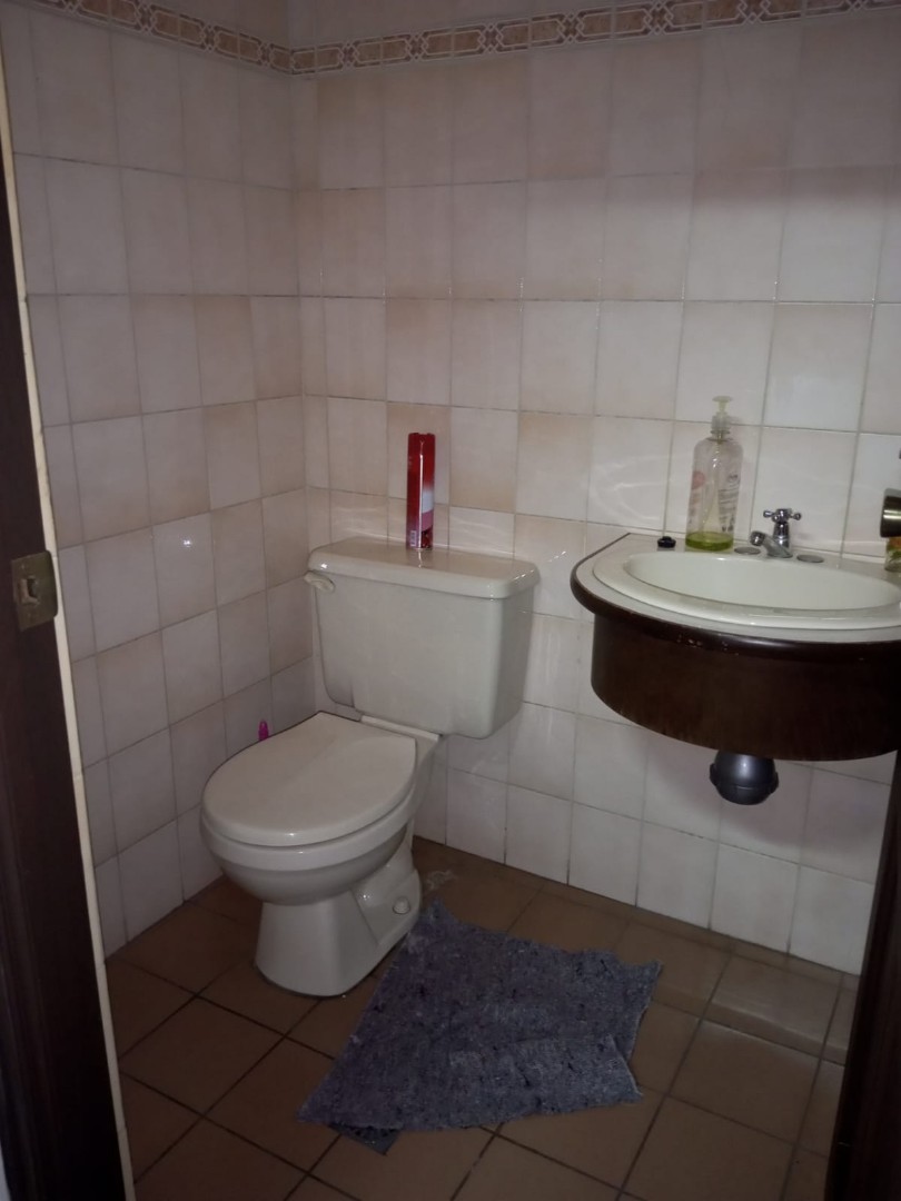 Oficina en Anticrético$US.10.000.- ANTICRETICO OFICINA + BAÑO SUP. 32M2 AV. AYACUCHO Y HEROINAS CORREO Foto 5