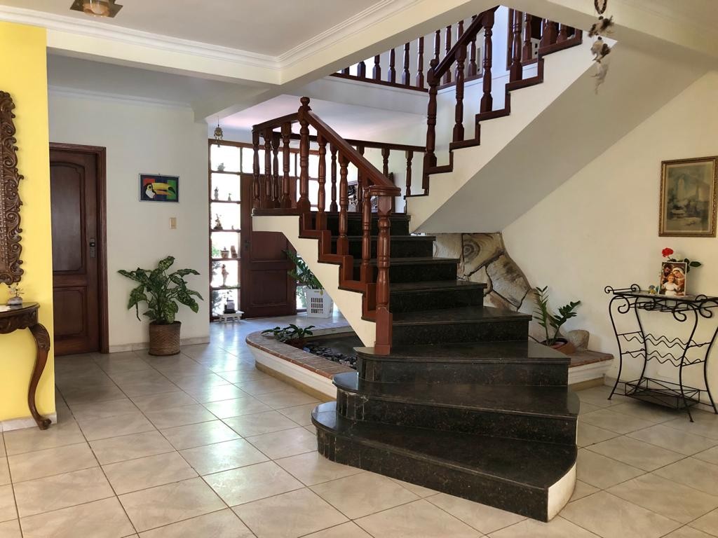 Terreno en VentaEn Ubicación Privilegiada De Ocasión En Venta Amplio Terreno (1.105 m2) con casa Ideal para Desarrollo Inmobiliario o Comercial - 3er Anillo y Radial 26    Foto 5