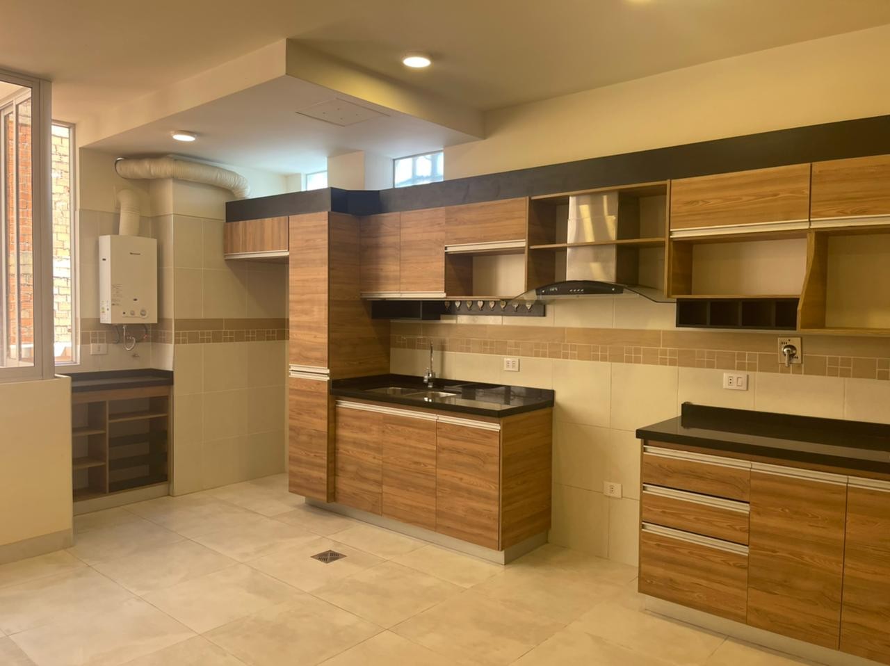 Departamento en AlquilerBS.2500.- DEPARTAMENTO  3DORM. + EXPENSAS PROX. CALLE ESTEBAN ARCE Y URUGUAY 3 dormitorios 2 baños  Foto 2