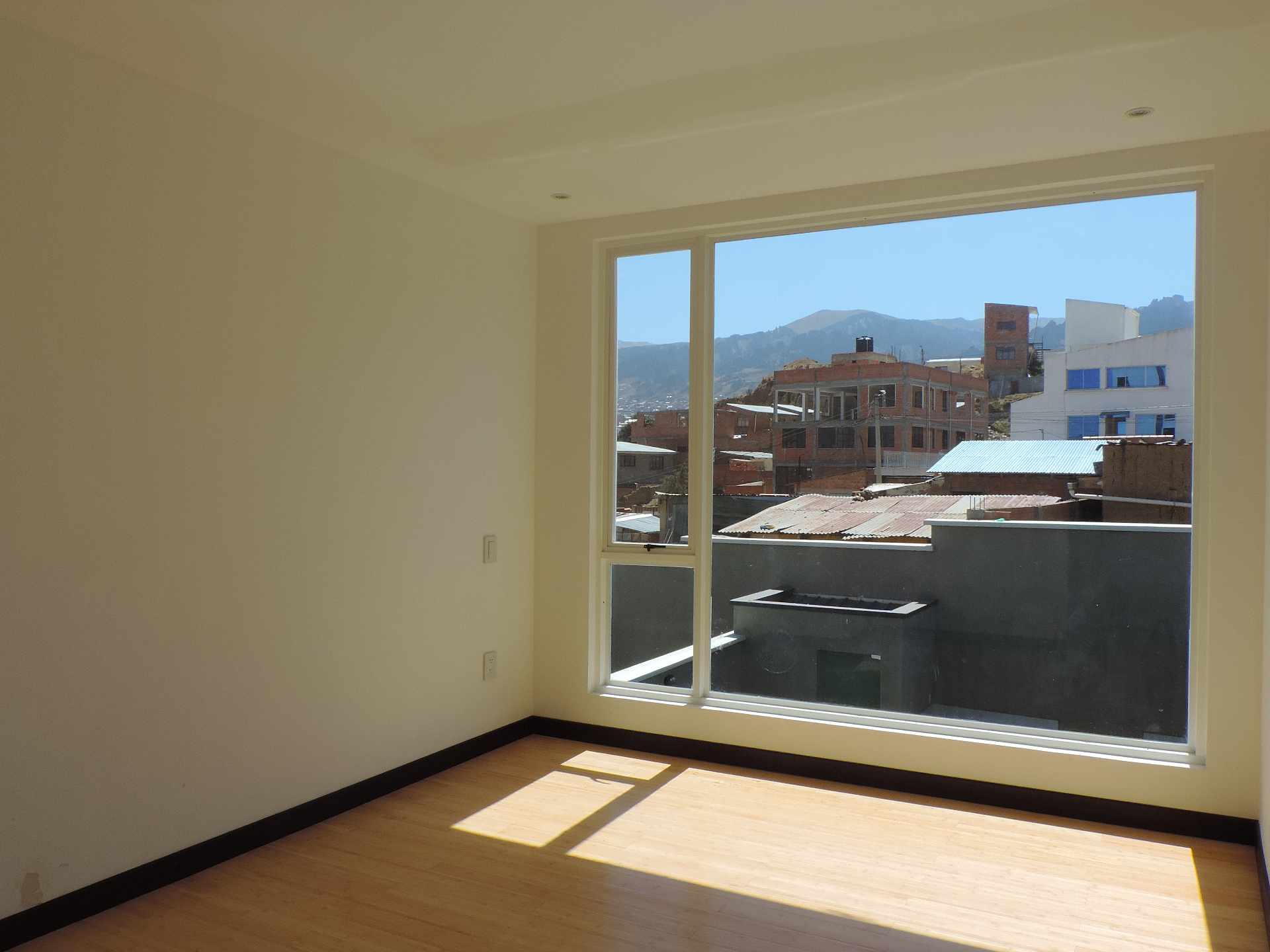 Casa Calle 4 y 7 Urbanización El PEDREGAL - Zona Alto Calacoto (Final Av. Costanera) Foto 12