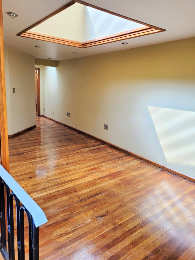 Casa en AlquilerCALACOTO -  EXCELENTE UBICACION 4 dormitorios 4 baños 5 parqueos Foto 4