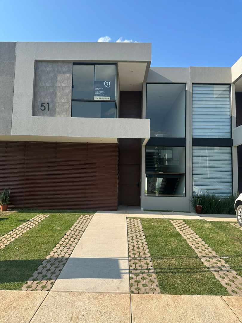 Casa en Urubó en Santa Cruz de la Sierra 3 dormitorios 3 baños 2 parqueos Foto 1