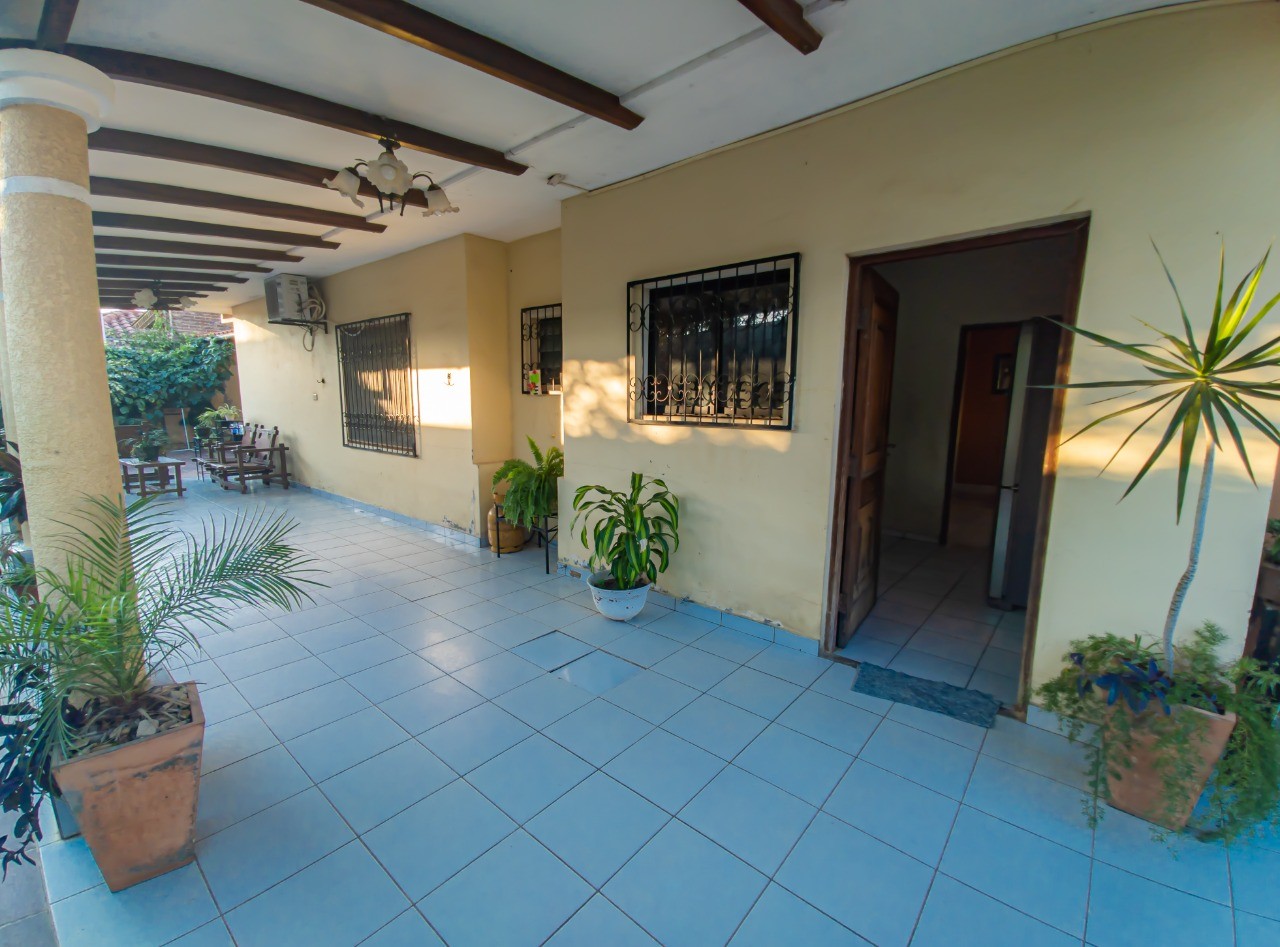 Casa en VentaZona sur barrio urb Palma real santos dumont 6to anillo Foto 3