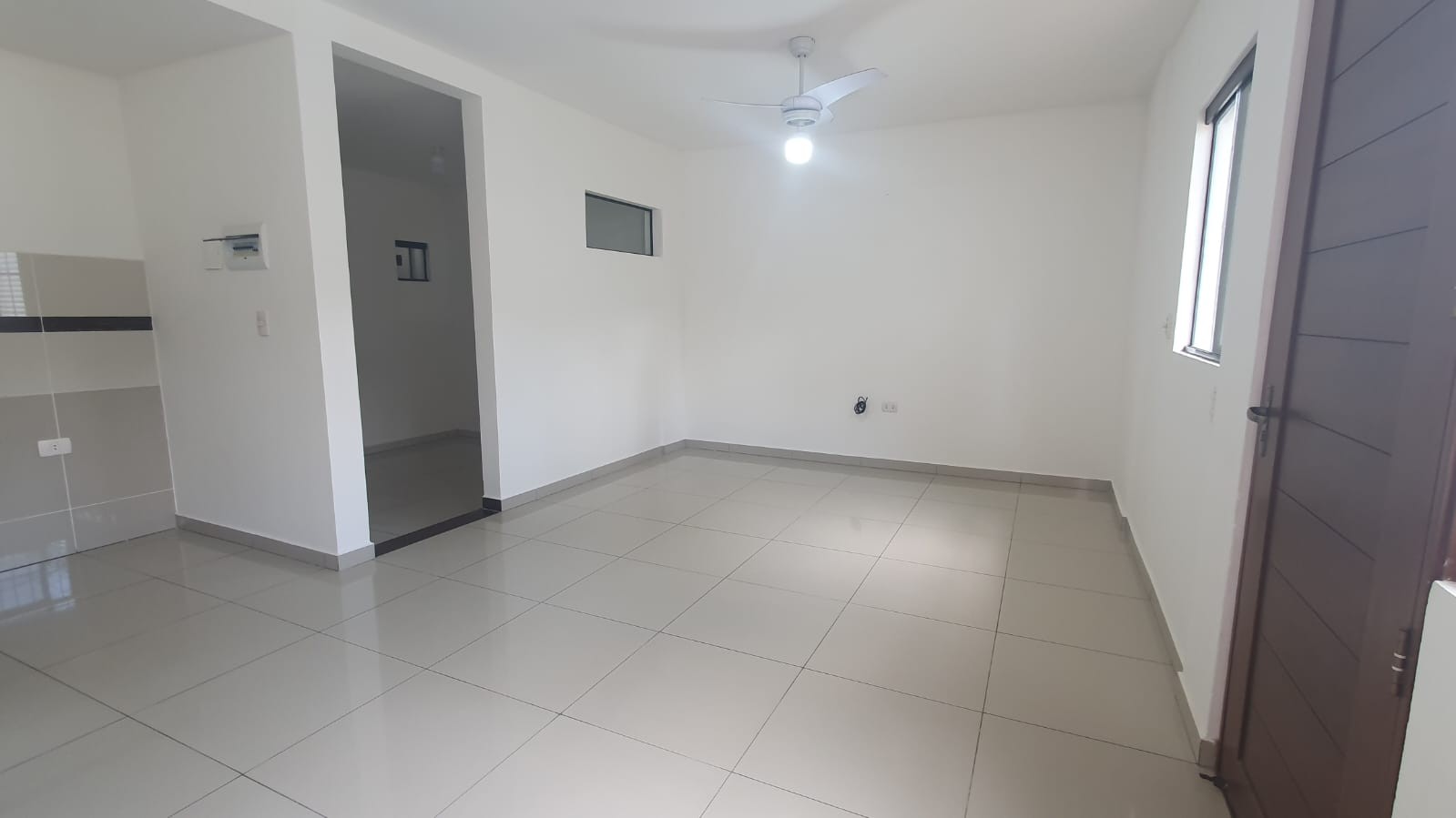 Casa En el Urubo hermosa casa de 1 planta de 2 dorm + escritorio Foto 9