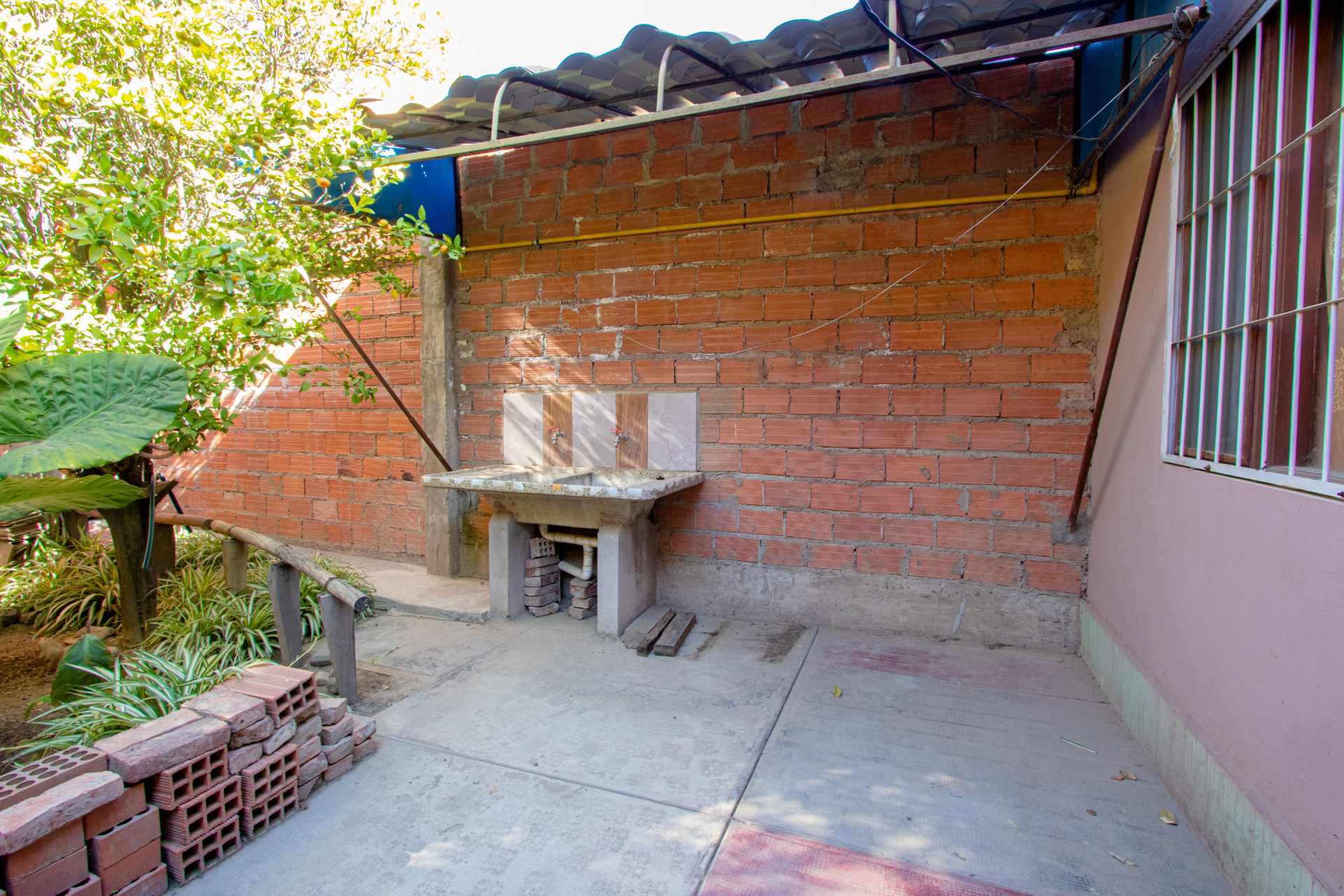 Casa en Sacaba en Cochabamba 4 dormitorios 2 baños 1 parqueos Foto 6