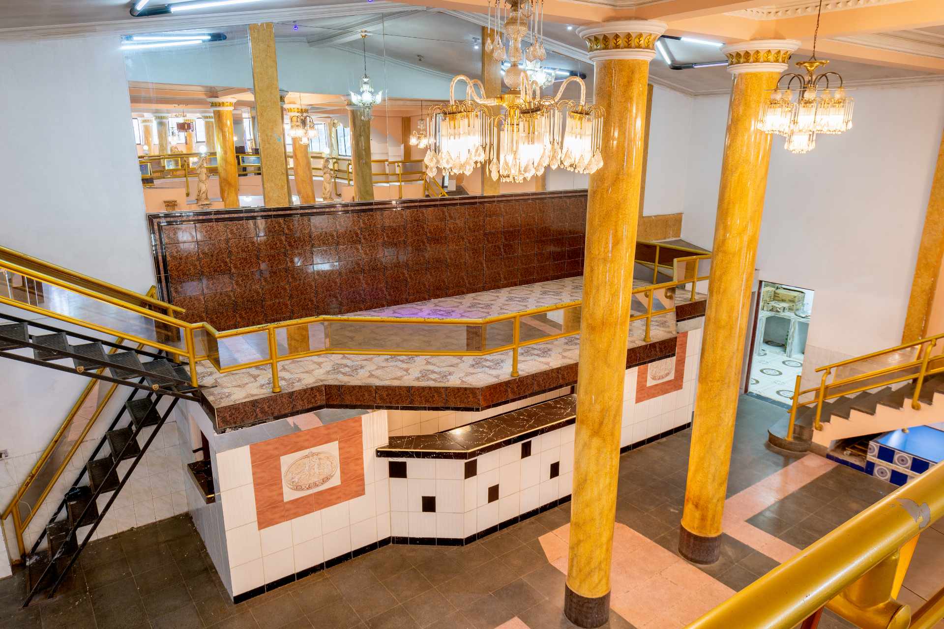 Edificio en VentaAv. Ingavi Zona Chimba Foto 6