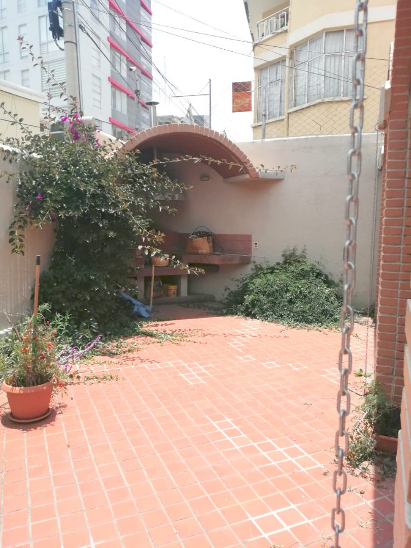 Casa en San Miguel en La Paz 4 dormitorios 4 baños 2 parqueos Foto 3
