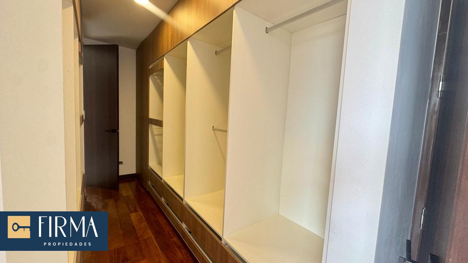 Casa en Achumani en La Paz 4 dormitorios 6 baños 2 parqueos Foto 7