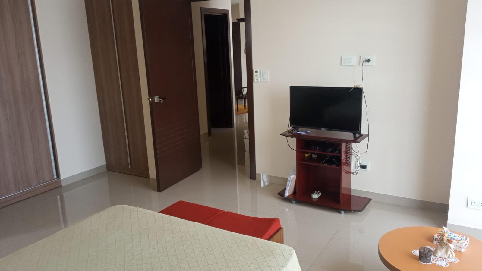 Departamento en Entre 1er y 2do anillo Sur en Santa Cruz de la Sierra 2 dormitorios 2 baños 1 parqueos Foto 12