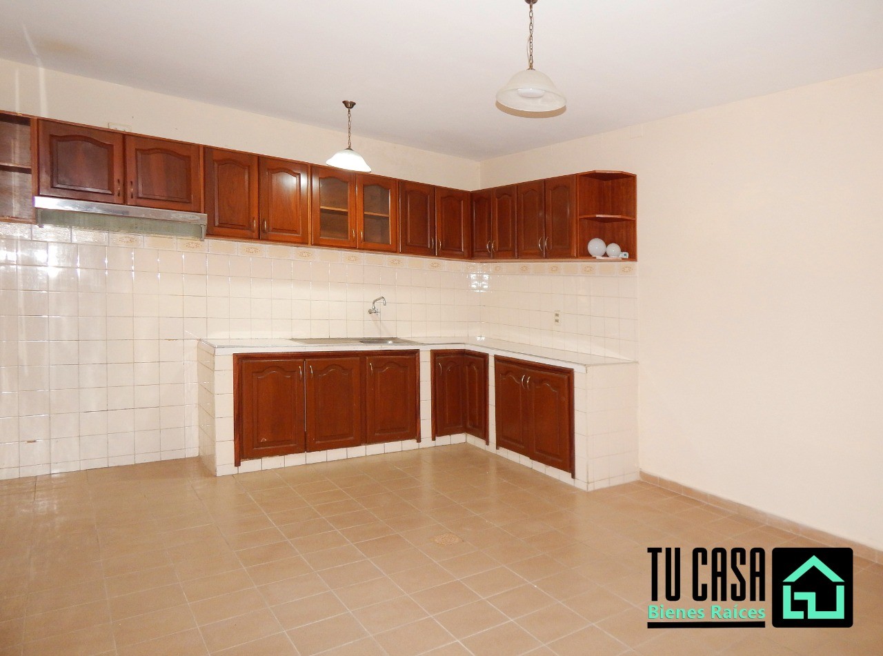 LINDA CASA DE 5 DORMITORIOSAV. SANTOS DUMONT 5TO ANILLO UltraCasas