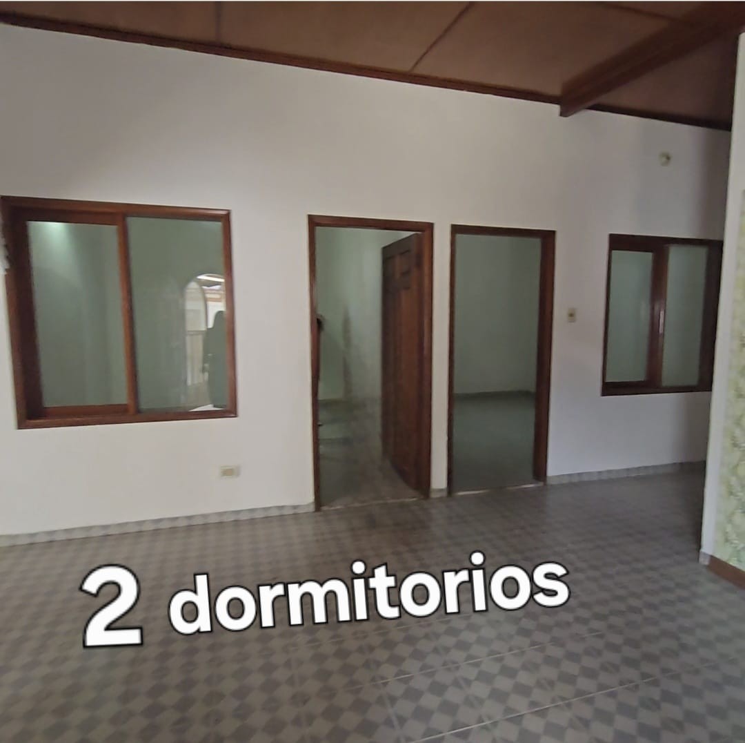 Casa en AlquilerSobre Av Casa en Alquiler zona Norte, Beni 3 dormitorios 2 baños 3 parqueos Foto 4