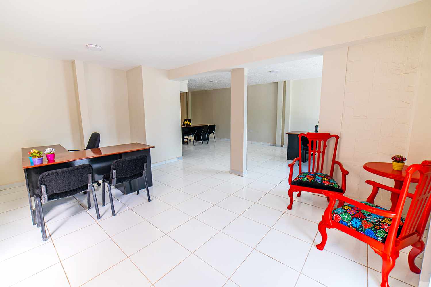 Oficina en AlquilerCalle Lima, Av Alemana 2do Anillo 1 dormitorios 2 baños 2 parqueos Foto 5