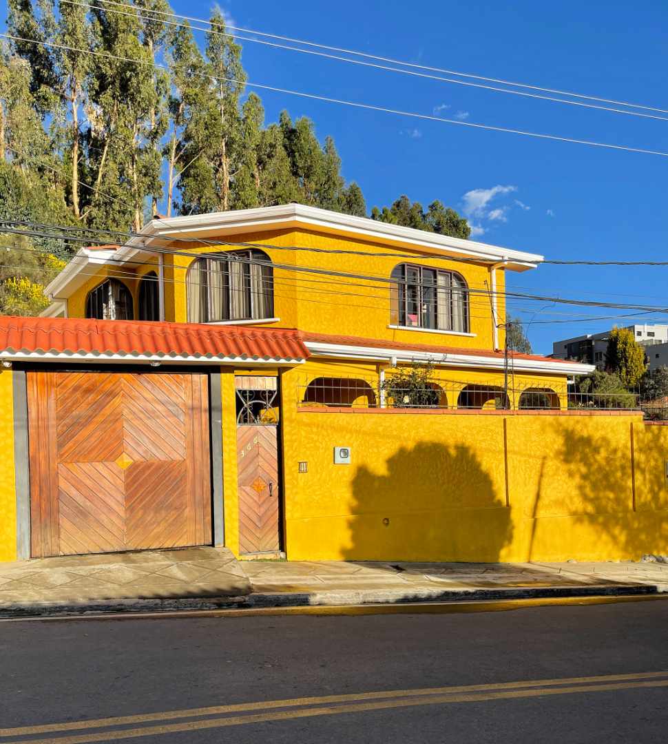 Casa en VentaAchumani Calle 40 6 dormitorios 5 baños 3 parqueos Foto 1