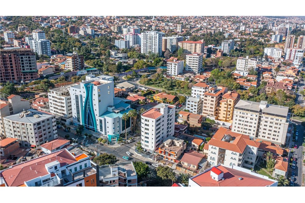 Departamento en VentaEDIFICIO TARIJA, CALLE TUPAC AMARU- ZONA CALA CALA 3 dormitorios 4 baños 1 parqueos Foto 30