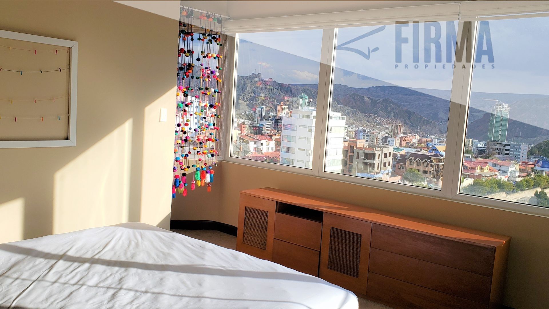 Departamento en Achumani en La Paz 2 dormitorios 4 baños 2 parqueos Foto 1
