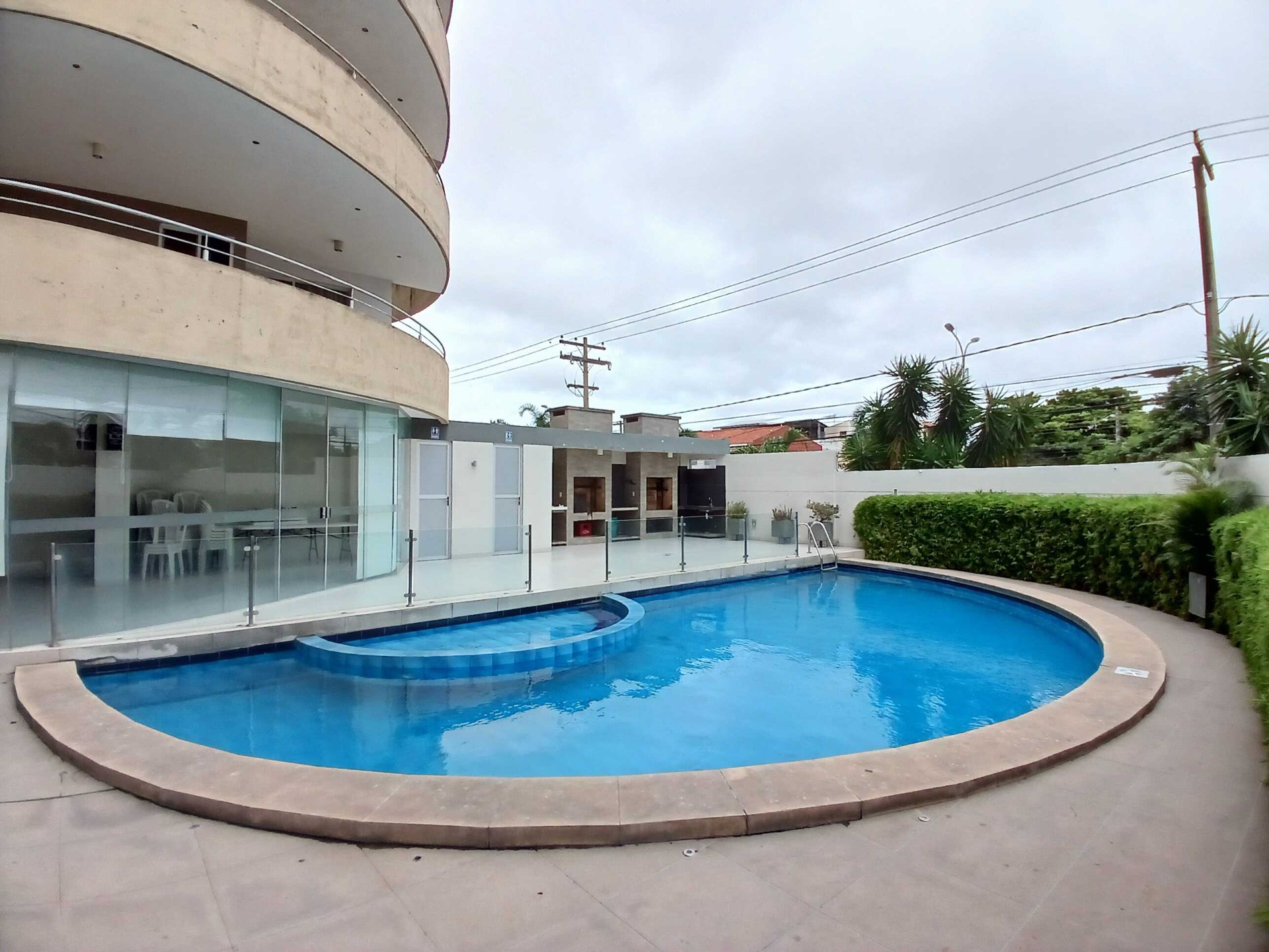Departamento en AlquilerCOND. CURUPAU SOBRE AV. PARAGUA CASI 2º ANILLO 4 dormitorios 4 baños 1 parqueos Foto 3