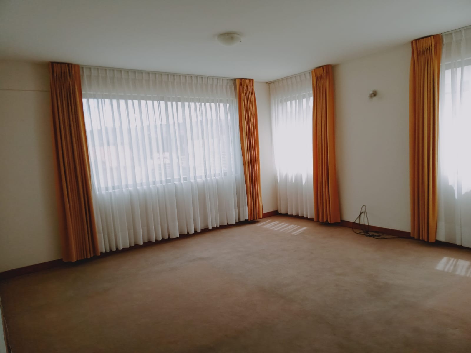 Departamento en AnticréticoANTICRETICO REGISTRABL, ELEGANTE DEPARTAMENTO EN ACHUMANI SECTOR ASILO 3 dormitorios 4 baños 2 parqueos Foto 15