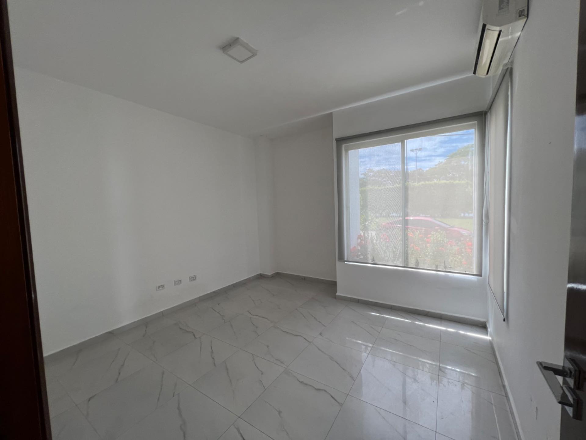 Casa en AlquilerCONDOMINIO LOS PARQUES DEL URUBO I 4 dormitorios 5 baños 3 parqueos Foto 12