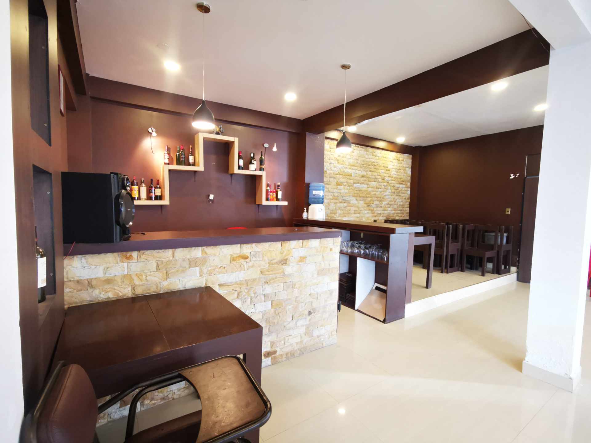 Local comercial en AnticréticoCalle Las Vertientes - a 30 metros de la Av. Chiquicollo  2 baños  Foto 18