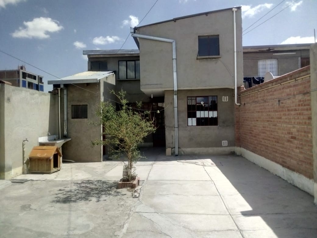 Casa en VentaBuena ubicación, Cerca a Ex Terminal, a Barrio Jardín y a Aldeas Infantiles Sos. Entre Bacovic y Brasil calle g. Foto 10