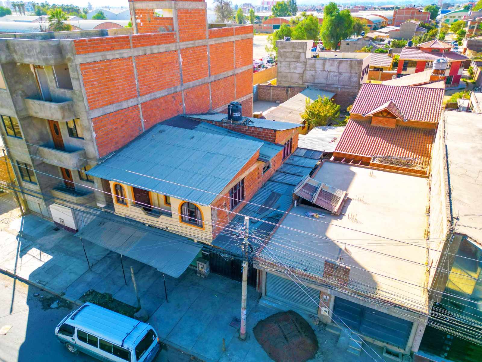 Casa en VentaAv. Colcapirhua (Av. Víctor Ustariz), a la altura del Km 6 de la Av. Blanco Galindo 7 dormitorios 3 baños 3 parqueos Foto 5