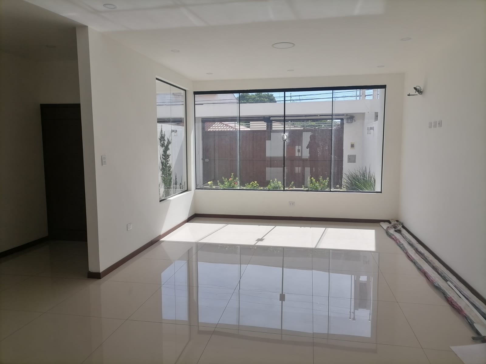 Casa en VentaCALLE FCO BERNACHI  entre Av. Centenario y Av. Roca Coronado 3 dormitorios 3 baños 2 parqueos Foto 9