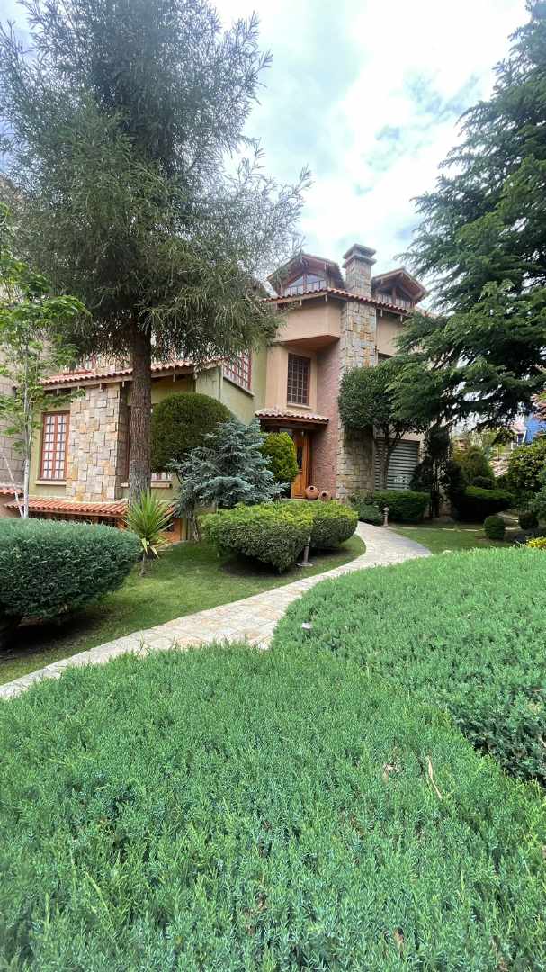 Casa en VentaCasa en Irpavi 2 4 dormitorios 8 baños 4 parqueos Foto 9